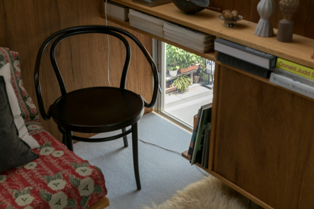 都市に住まう建築家の選択　家の中と外に、たくさんの居場所を作る | Architecture | 100%LiFE-12