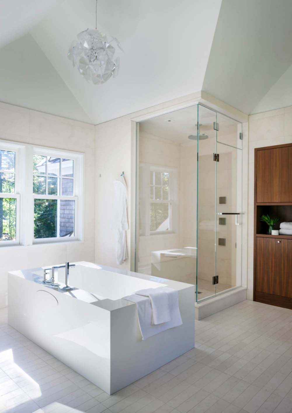 Classic New England shingle-style home boasts a striking transformation-10