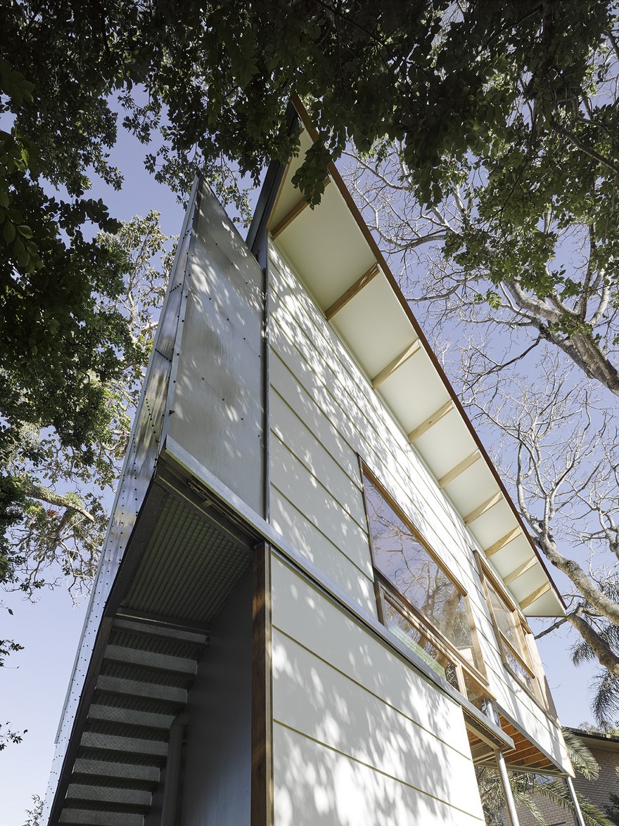 Modern Treehouse Designed as a “Weekender in the Backyard” for a Young Couple-24