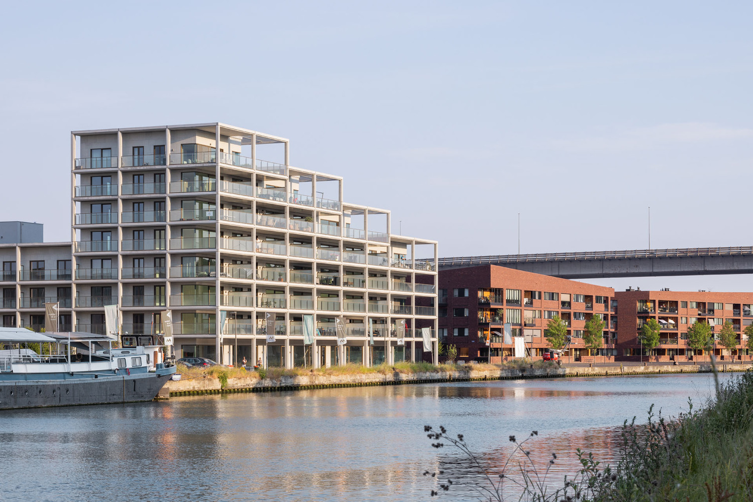 Waterzicht Apartments | 比利时十八世纪公园旁的现代住宅建筑-1