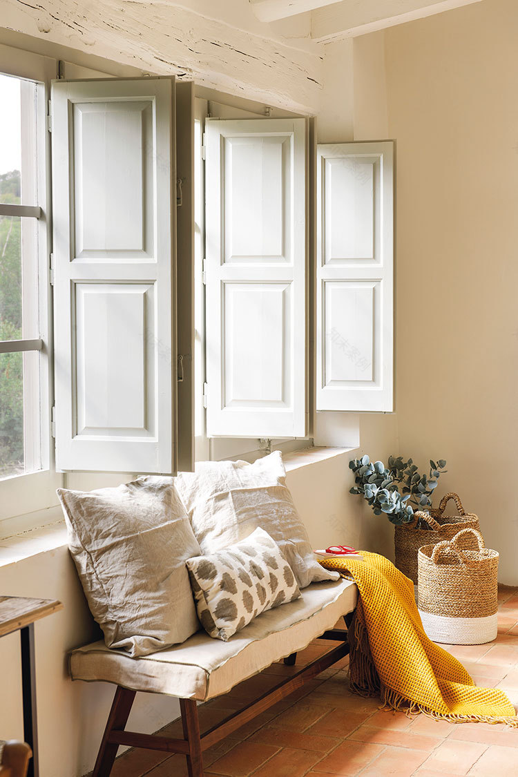 西班牙百年古宅新生,暗室变明亮空间-16