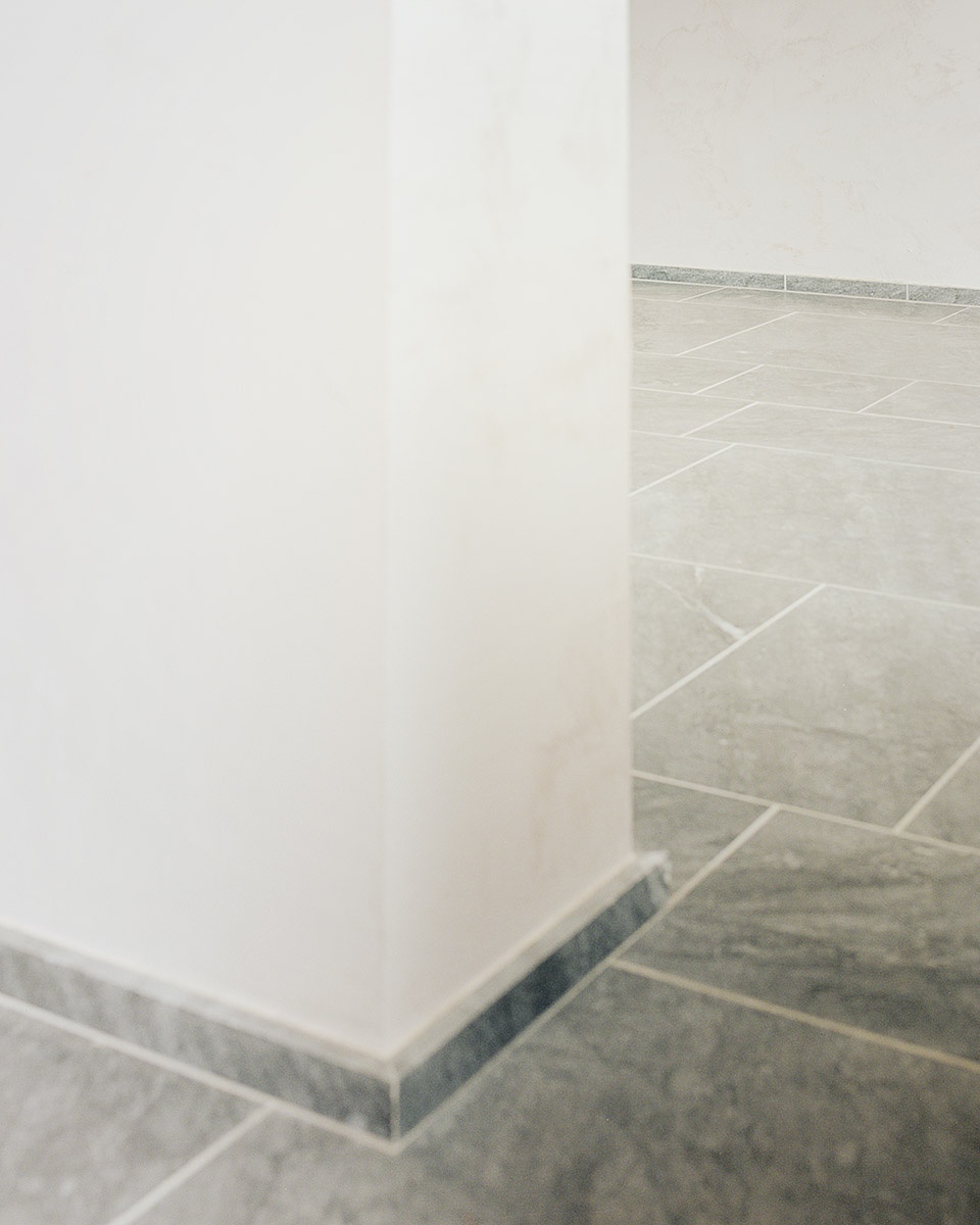 阿尔卑斯山下木结构小屋，法国 / studio razavi architecture-19