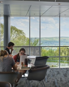 废弃钢铁厂到创新孵化器 | Lehigh University 的 Mountaintop Campus