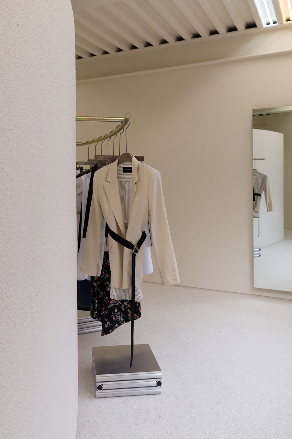 Andersson Bell旗舰店,首尔 / Creative Studio Unravel-21