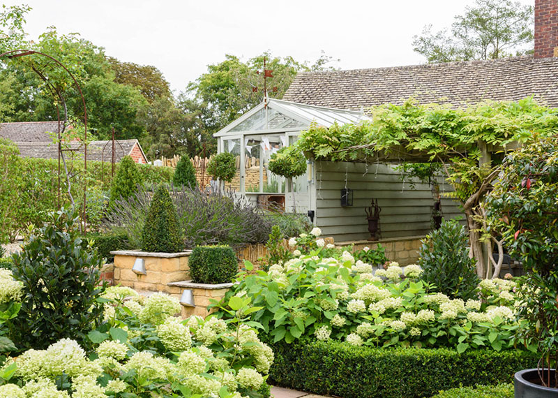 英格兰前学校建筑里的魔力花园-23