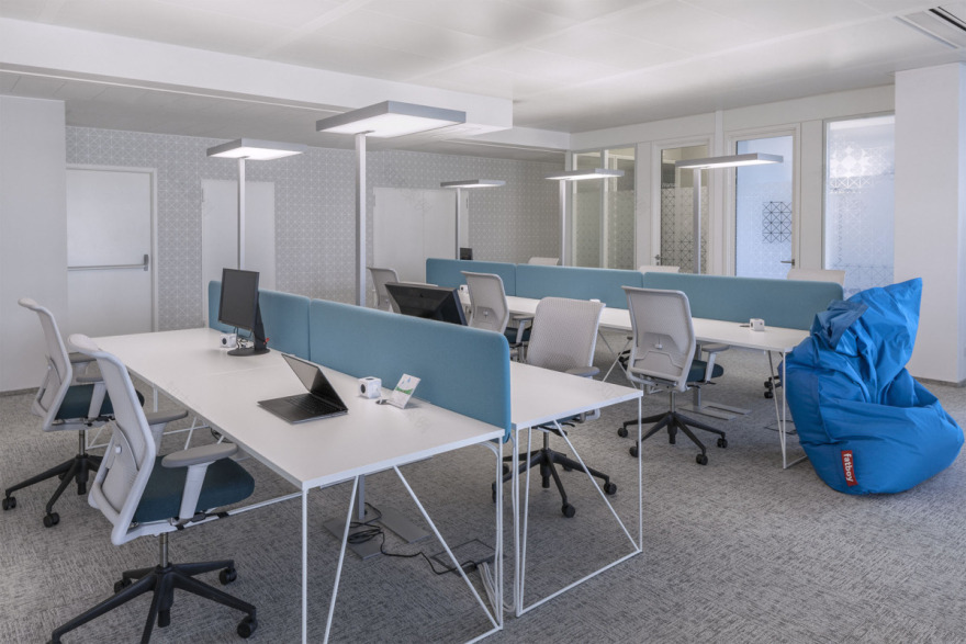 神秘制药公司在保加利亚的活力办公空间-12