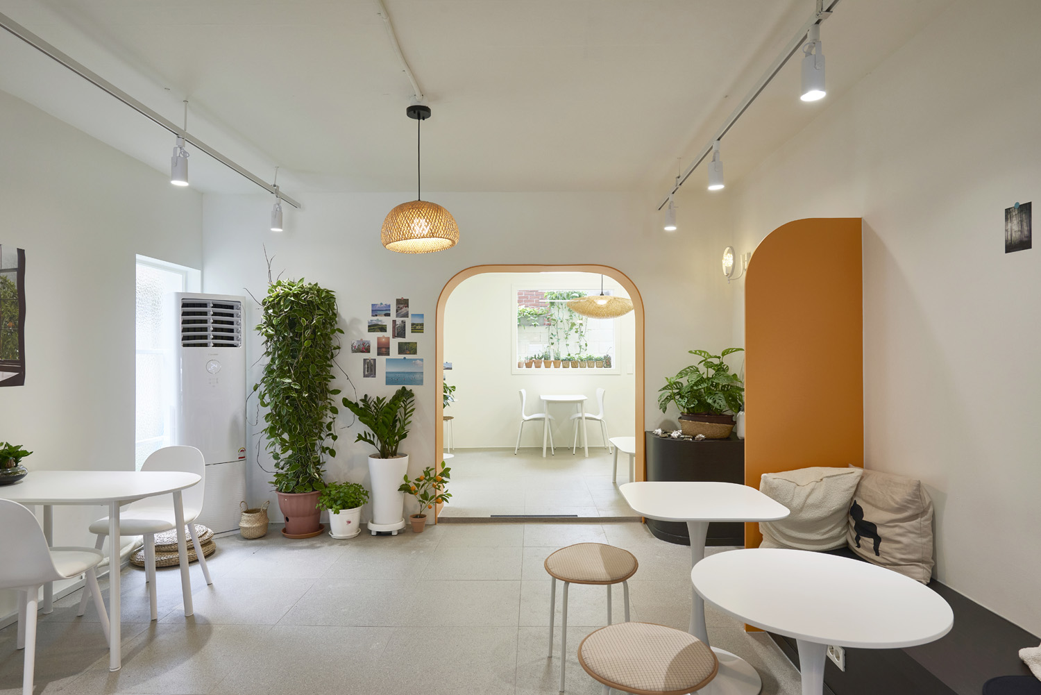 19 平米小空间，韩国设计师的惊艳咖啡厅设计-8