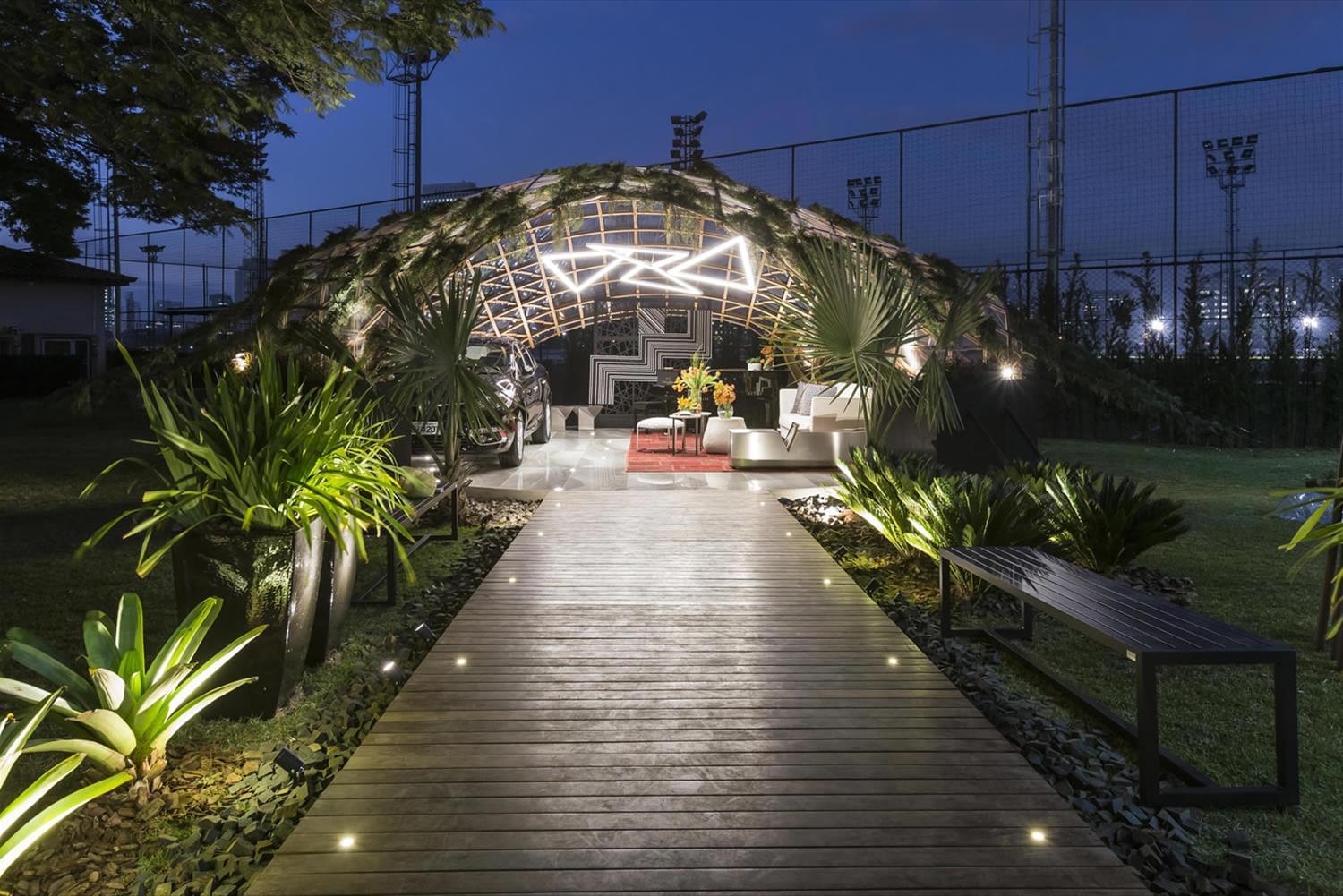 巴西 Garage Lounge Renault | 木质穹顶下的光影魅力-1