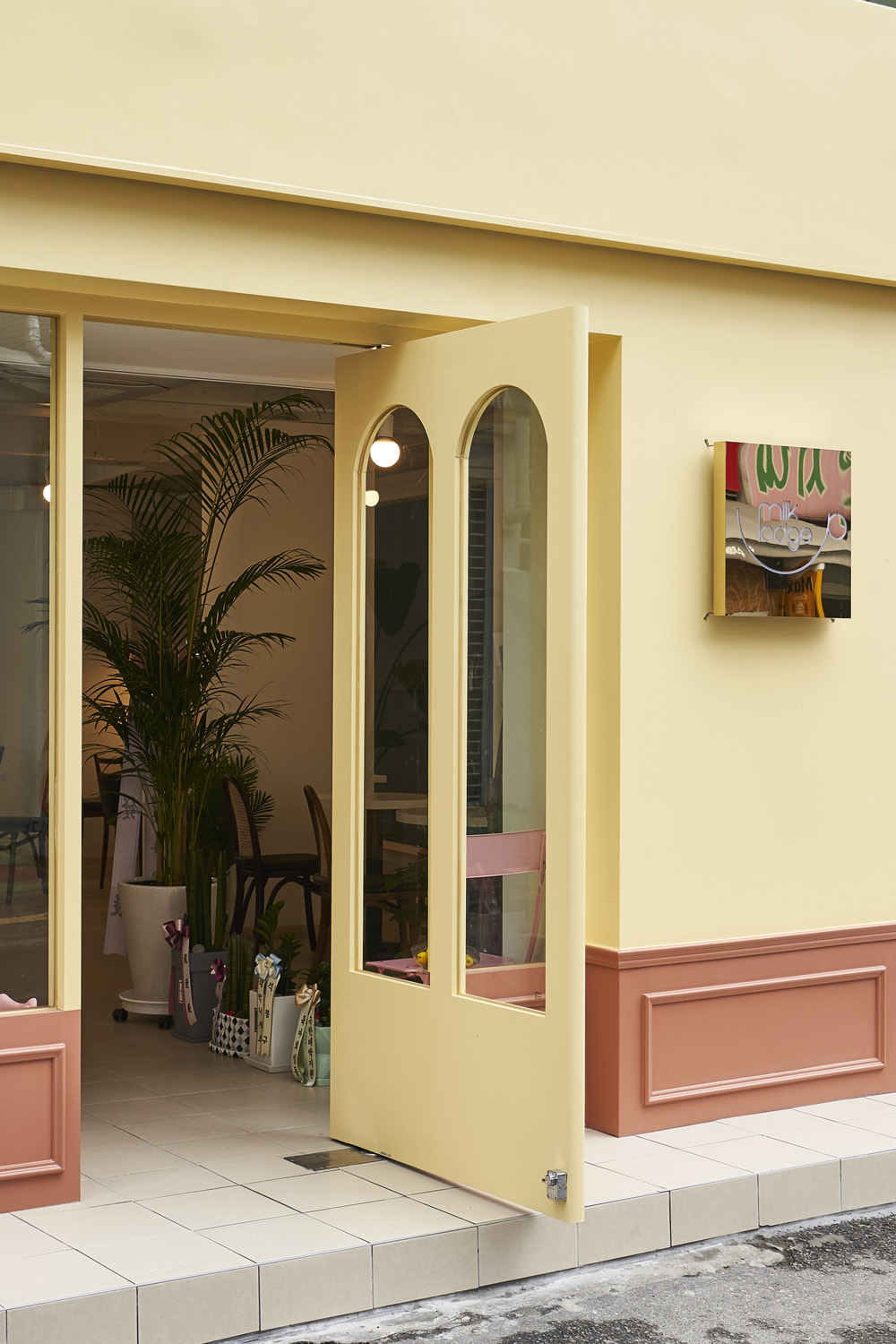 简约设计展现 30 平米咖啡馆室内美学-8