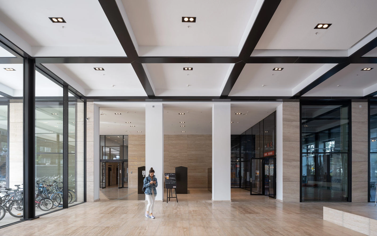 荷兰 Rotterdam 市“The Lee Towers”餐厅及公寓改造项目-15