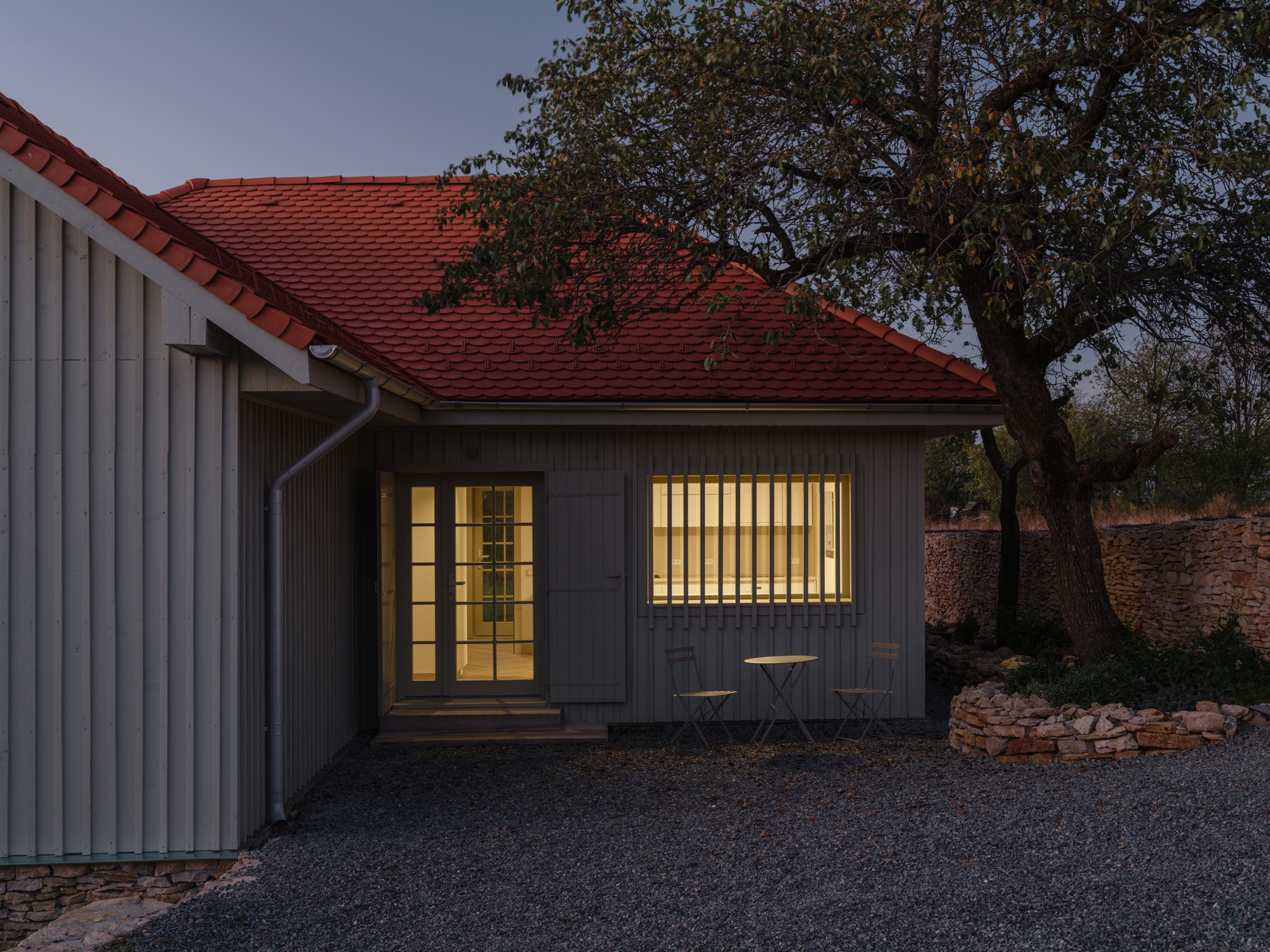 Recovery of a Country House and Barn / Vlad Sebastian Rusu and Studio 82-34