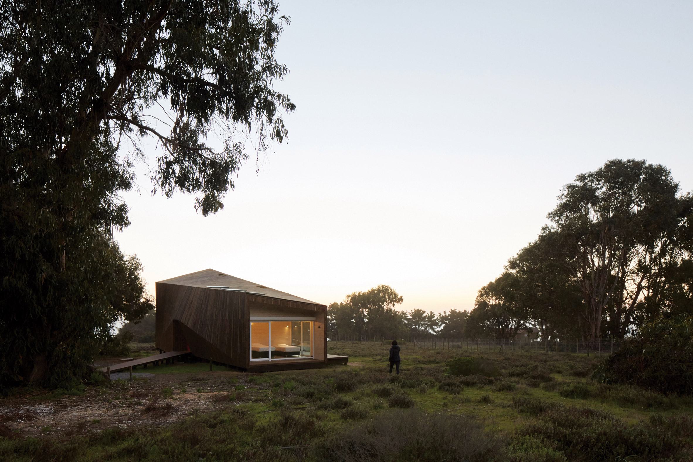 Faceted house in Chile by Verónica Arcos offers ocean views through the forest-24