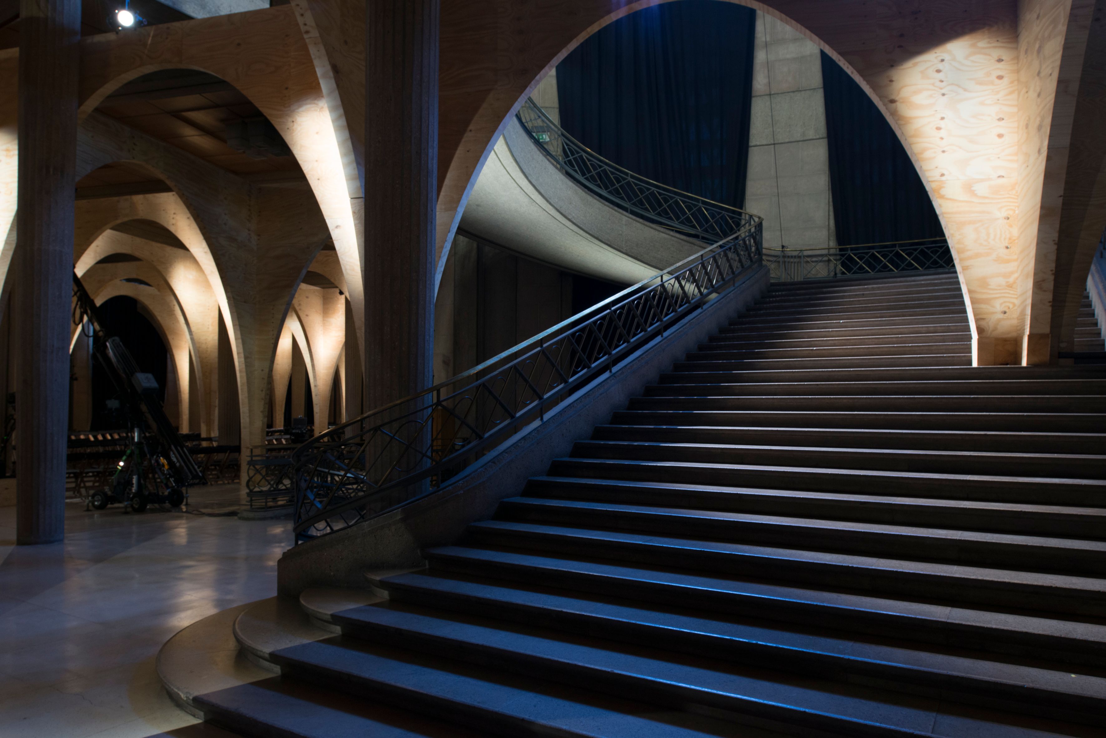 2015 春夏 Miu Miu 巴黎时装秀 | 建筑与时尚的完美交融-1