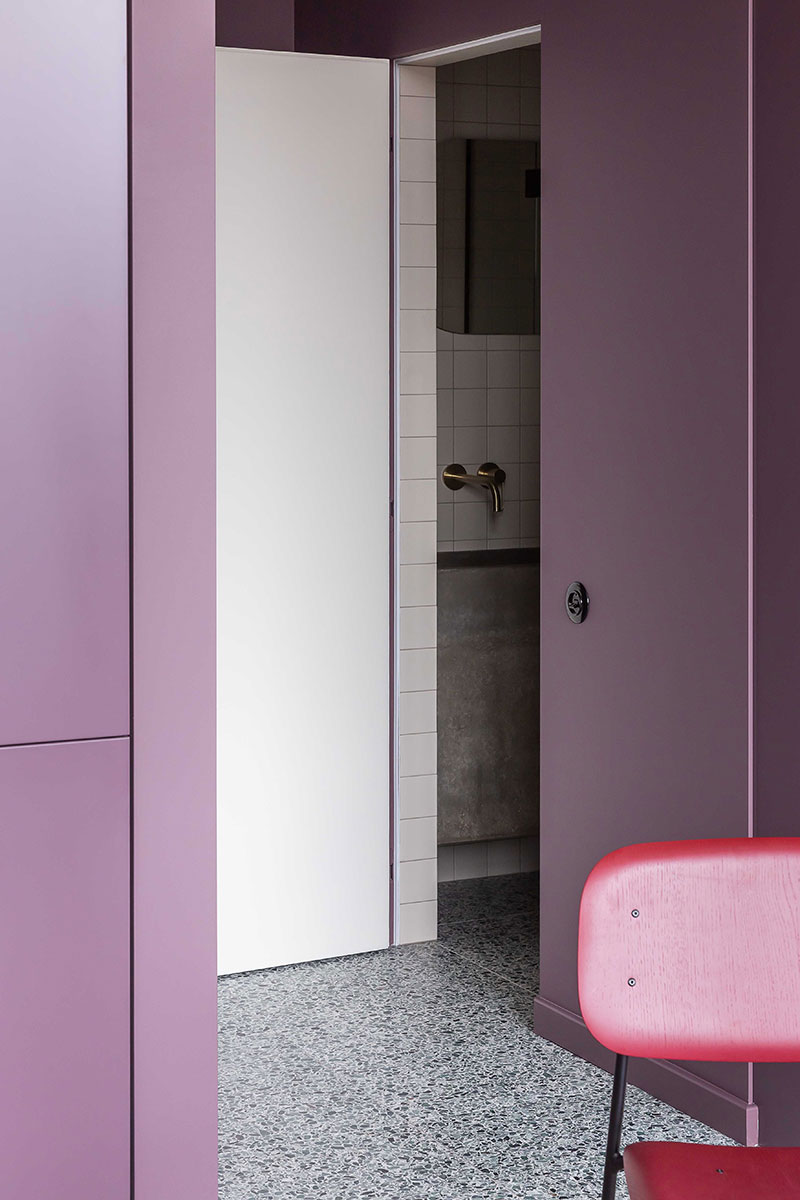 Vilnius 森林美景下的极简工业风小公寓-11