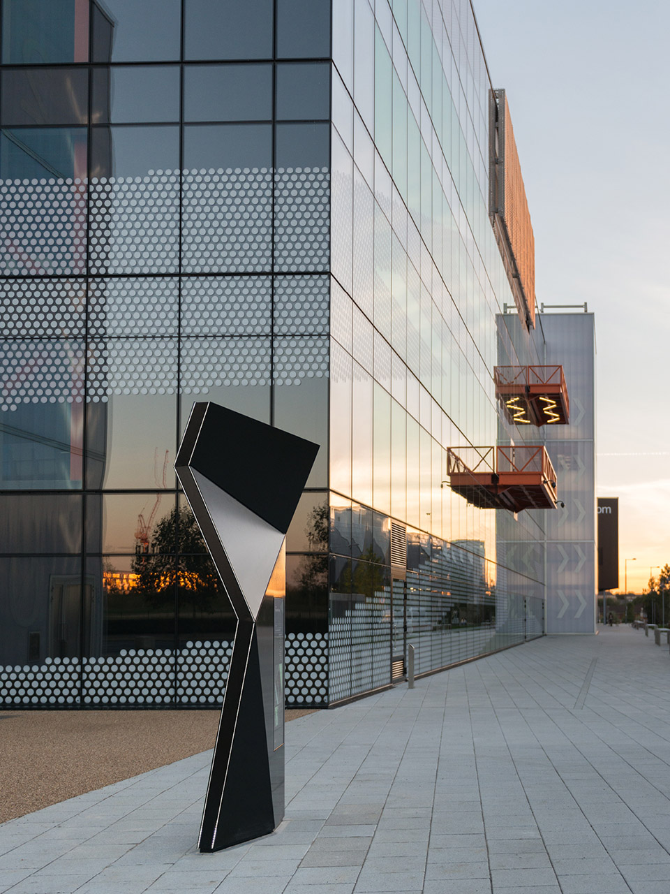 伦敦Here East革新引导标识和指路系统设计 / dn&co-4