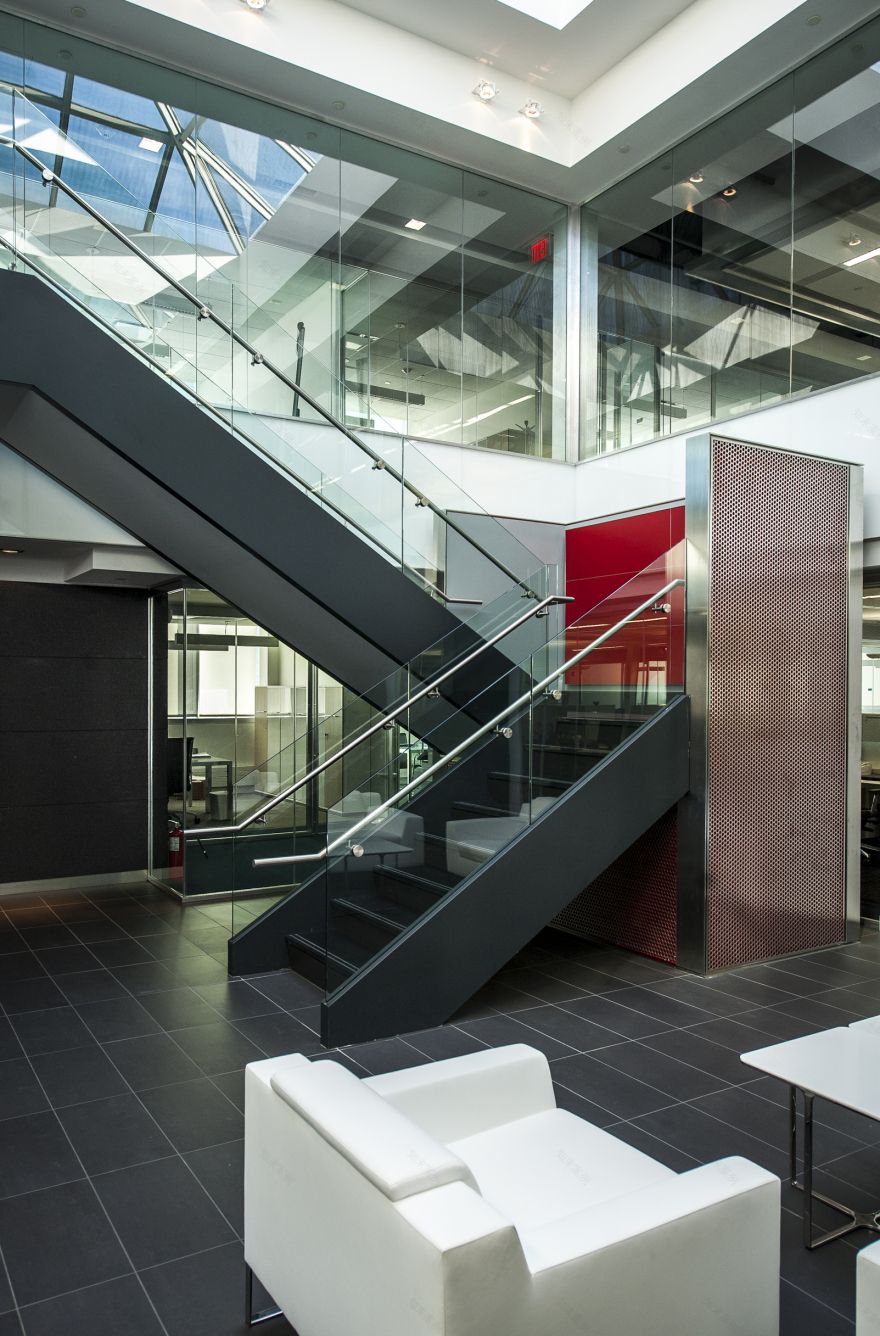 摩登 Luxottica 集团办公室 | 红白灰演绎高效工作环境-14
