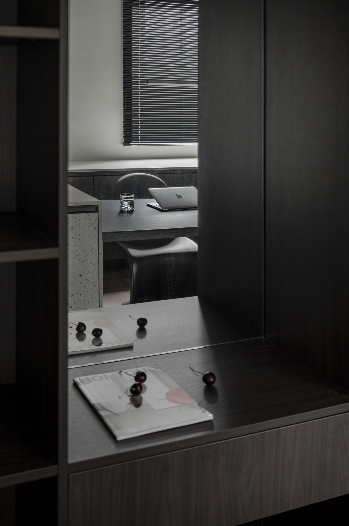 富有质感的暗调家居丨宏福樘-5