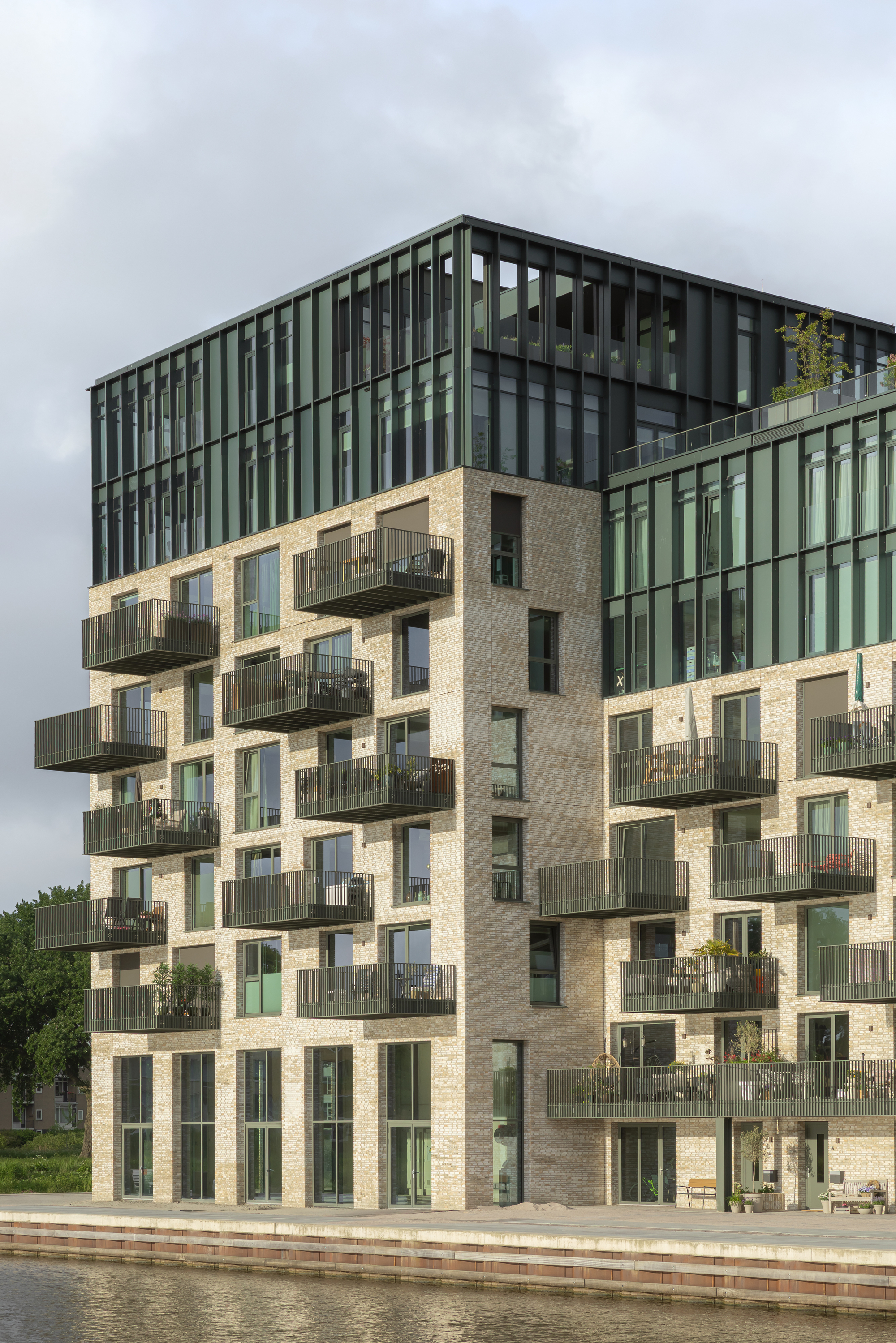 House at the Harbor / Powerhouse Company-22