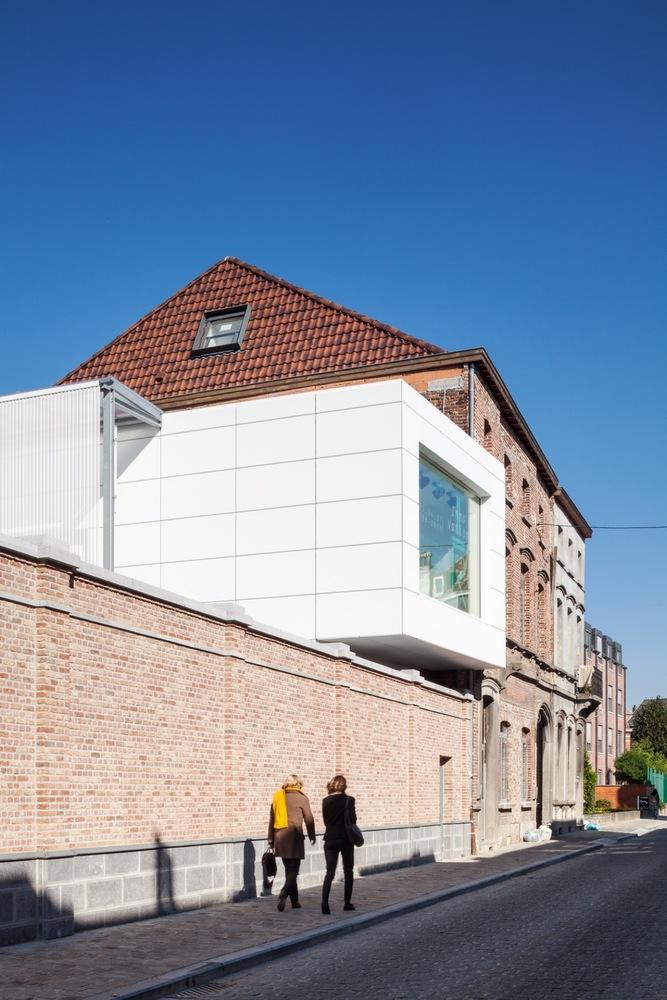 比利时十八世纪连栋住宅的现代翻新-15