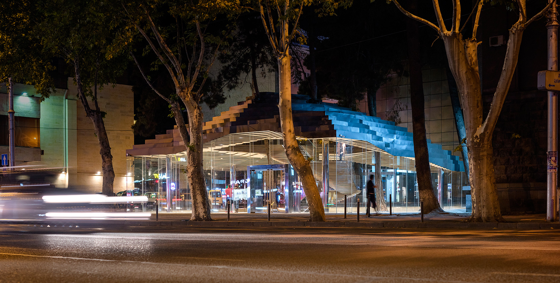 悬浮绿意，模糊边界——Khmaladze 建筑事务所打造零售餐厅空间-16