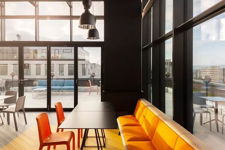 Stars Group 索非亚办公室 | 暗黑主题下的多元化空间设计-32