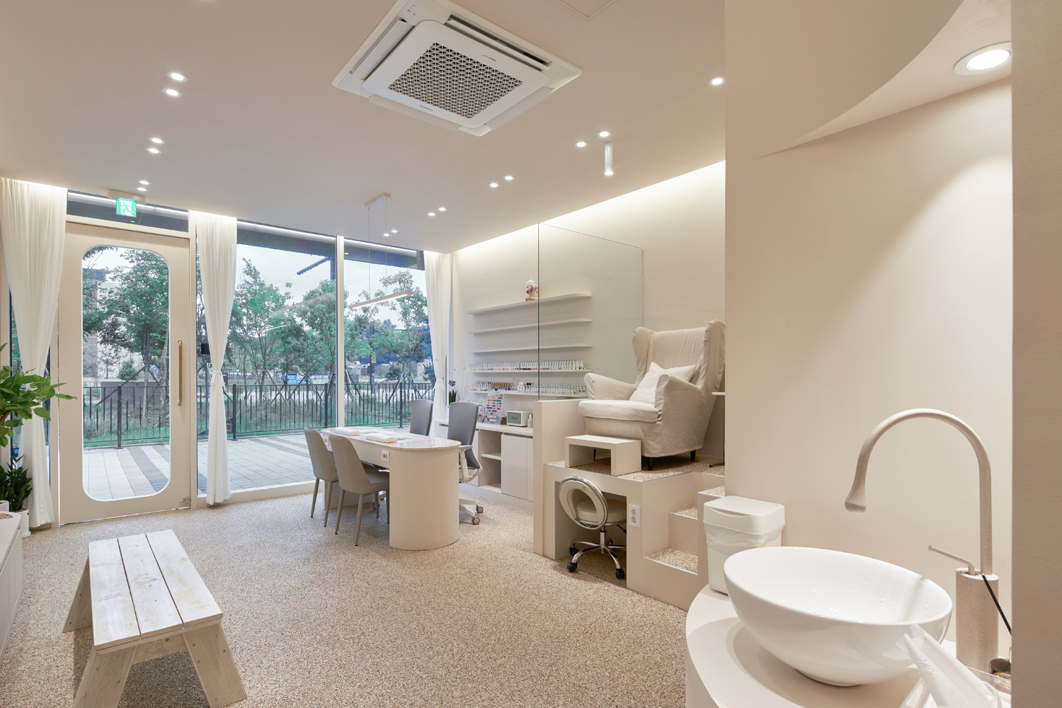 12 坪现代简约白调室内设计案例-9