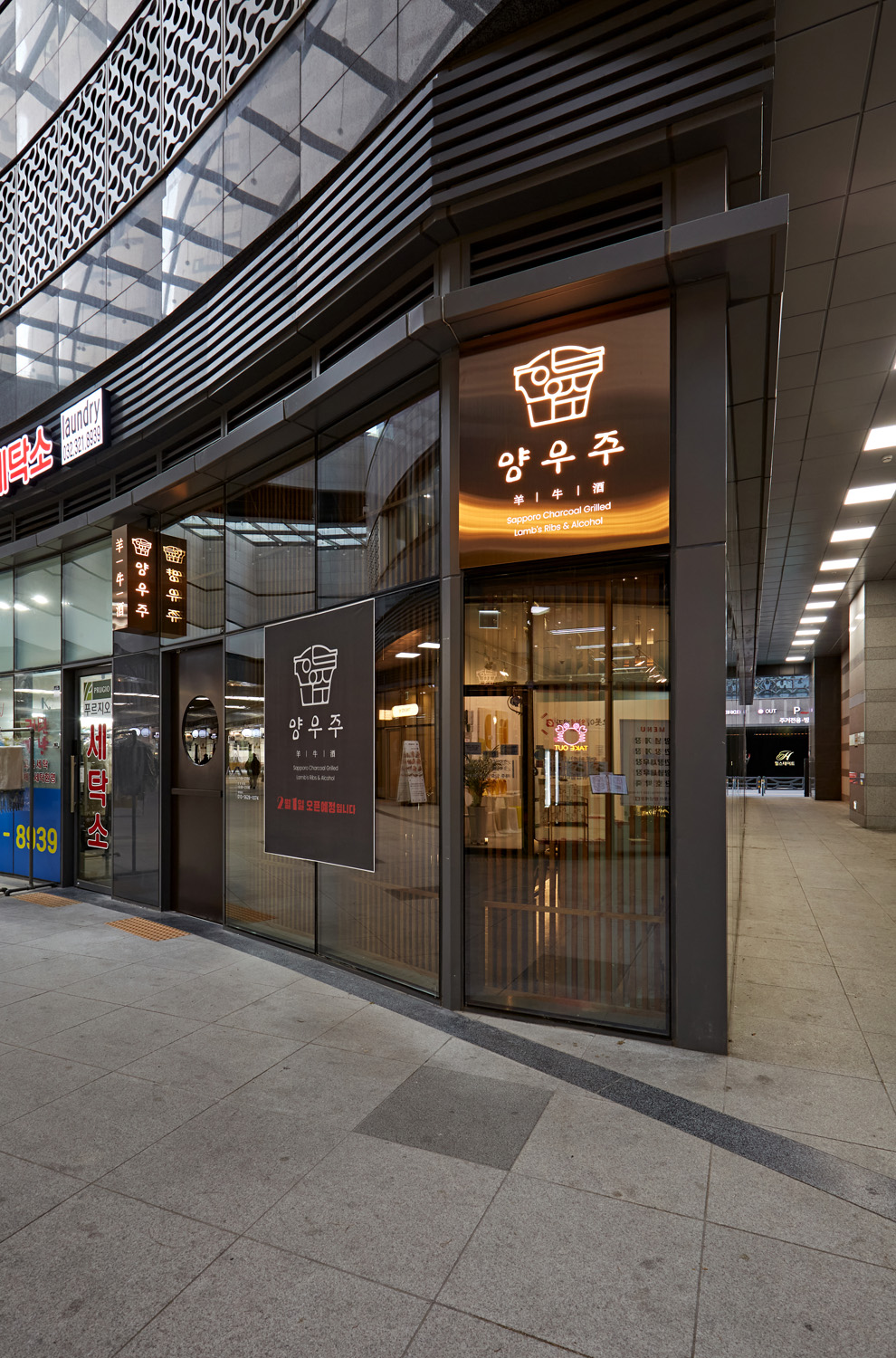 现代简约别墅设计，木材与石材的完美融合-18