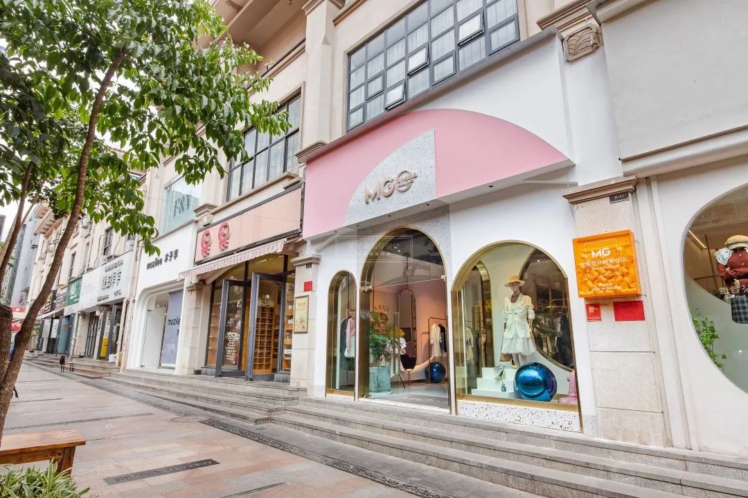 云南安宁轻奢时尚服饰店丨中国云南丨余得水-18