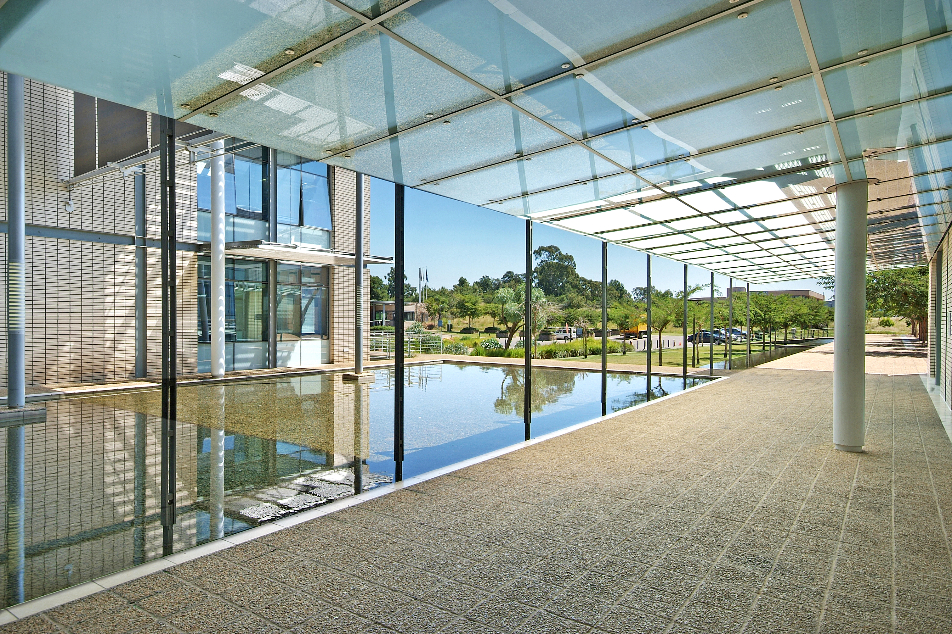 南非 De Beers 总部大楼,现代办公空间的绿色与自然融合-17