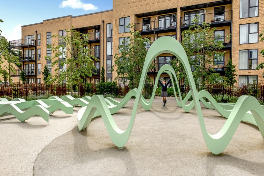 《狂野之生》· 历史遗址上的互动公共艺术装置丨英国丨NEON-3