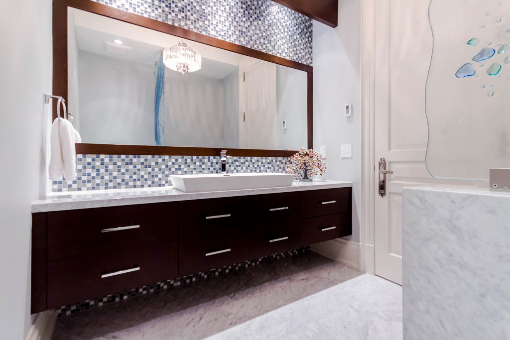 轻松升级！打造豪华浴室的平价技巧-16