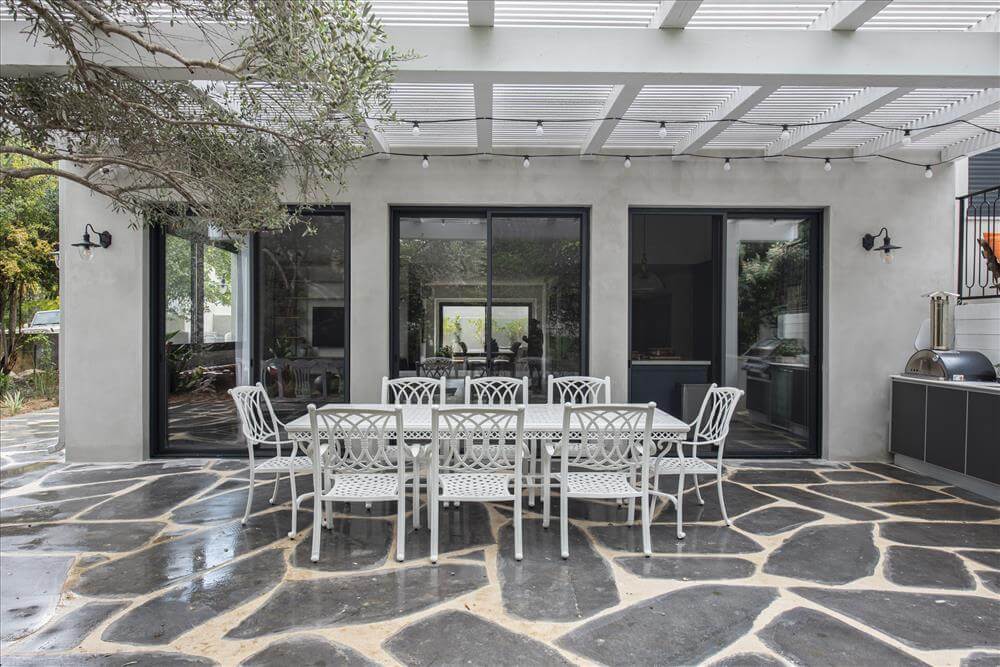 במקום לעבור, לשפץ: 200 מר' של כפריות עכשווית - WALLS : WALLS-91