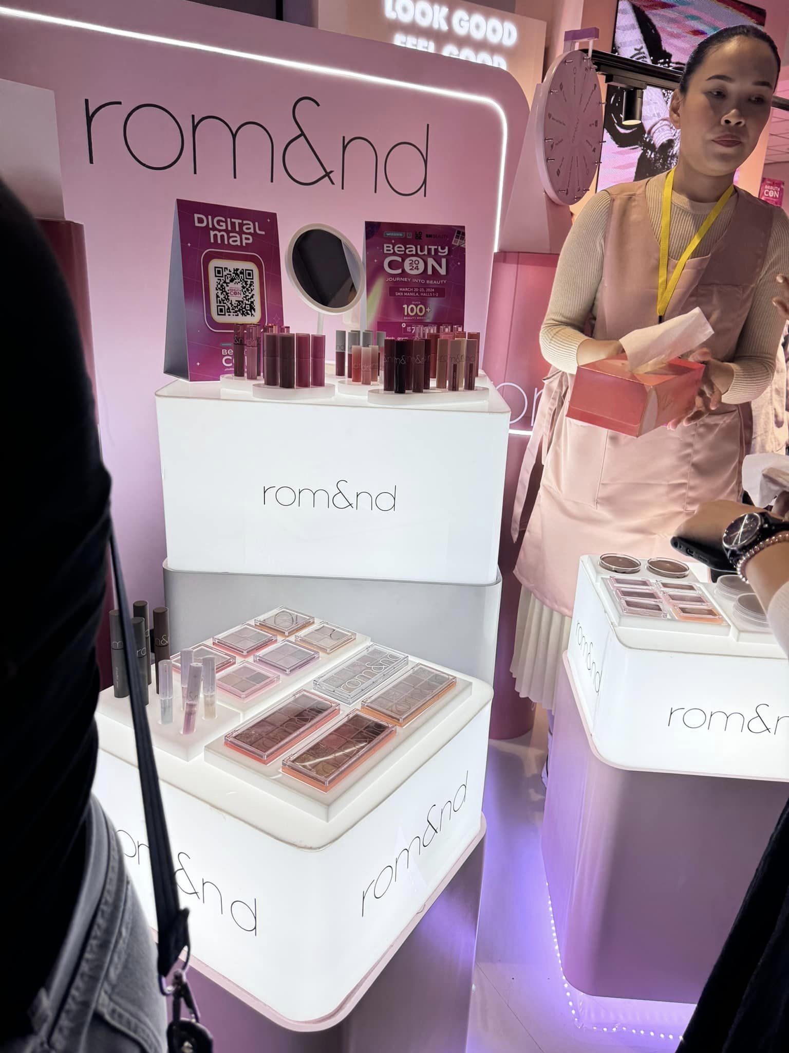 Rom&nd Kiosk - Exhibition Kiosk Design-6