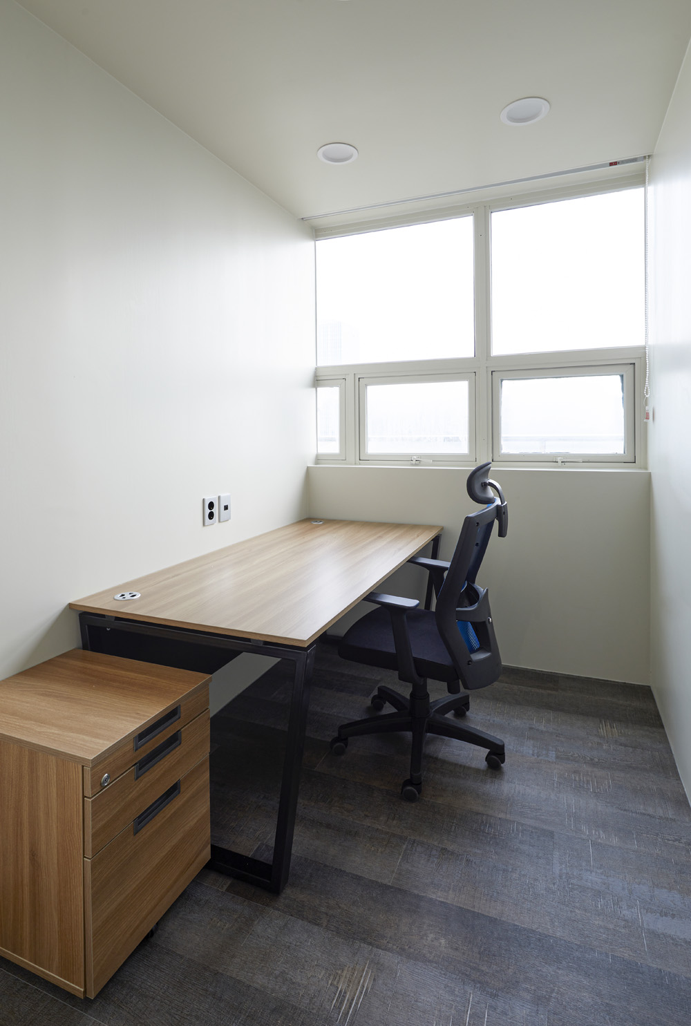 67 平现代简约共享办公空间设计-15