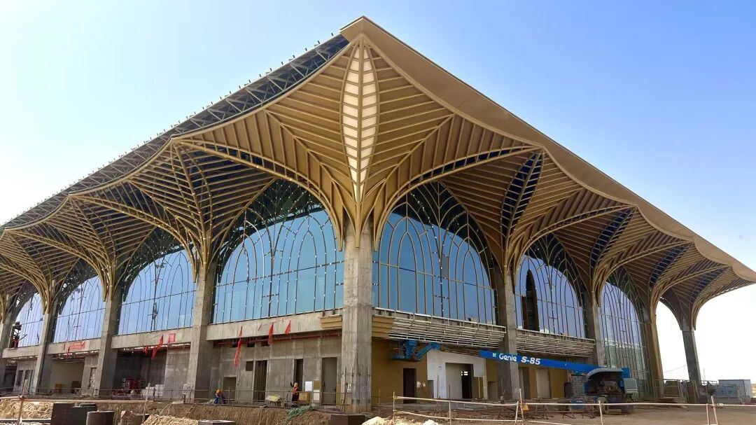 伊拉克纳西里耶国际机场主航站楼幕墙施工进入新节点-47