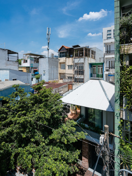 越南热带小院中的“遮阳伞”建筑-40