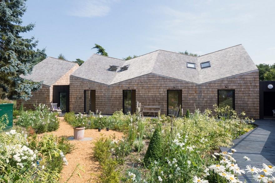 Blee Halligan Architects Transforms a Tired Brick Barn into Modern Accommodation-6