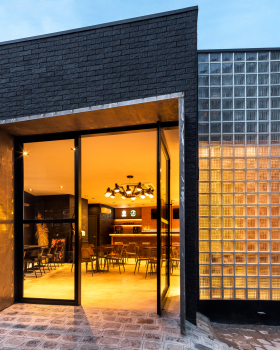 Flame Casual Bar / Giuliano Marchiorato Arquitetos