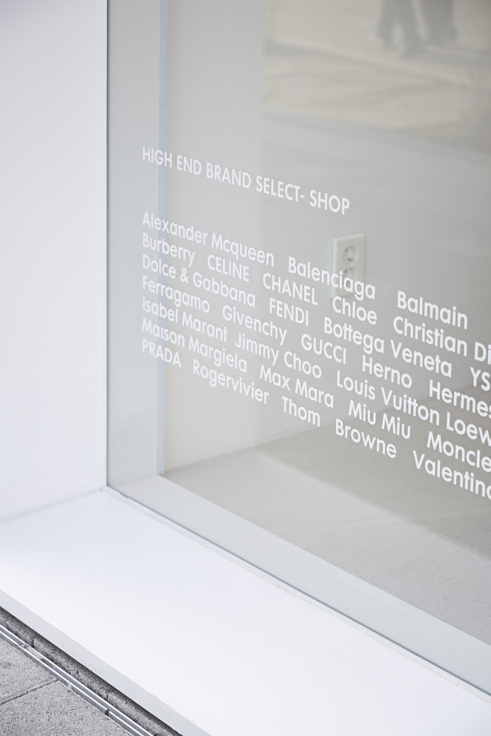 14 平米极简服装店设计 | 舒适现代的空间体验-19