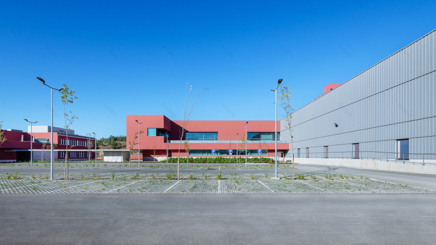 葡萄牙 Plural 药店总部物流中心,古今交融的办公建筑-54