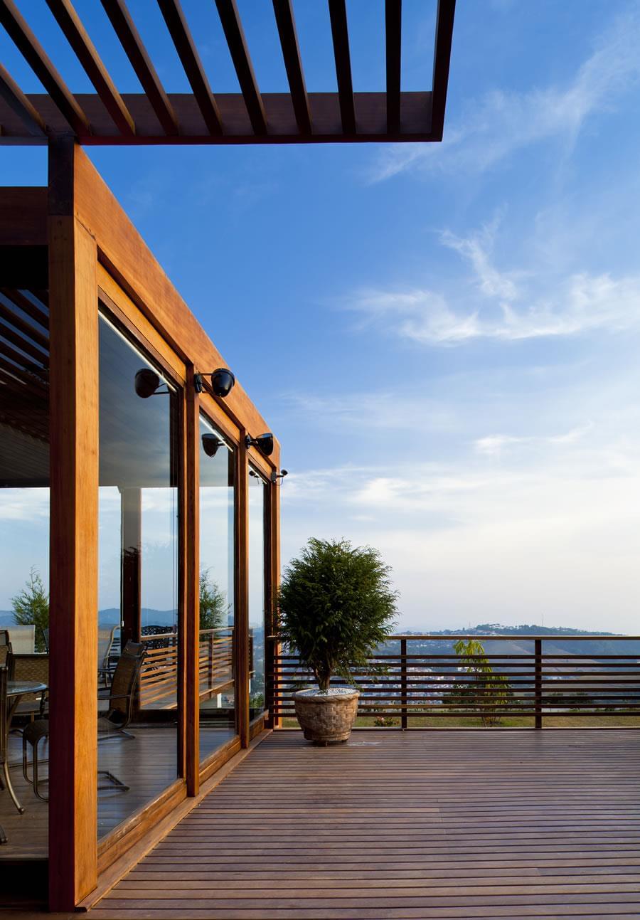 巴西 Campos de Jordão 的透明图书馆咖啡厅-8