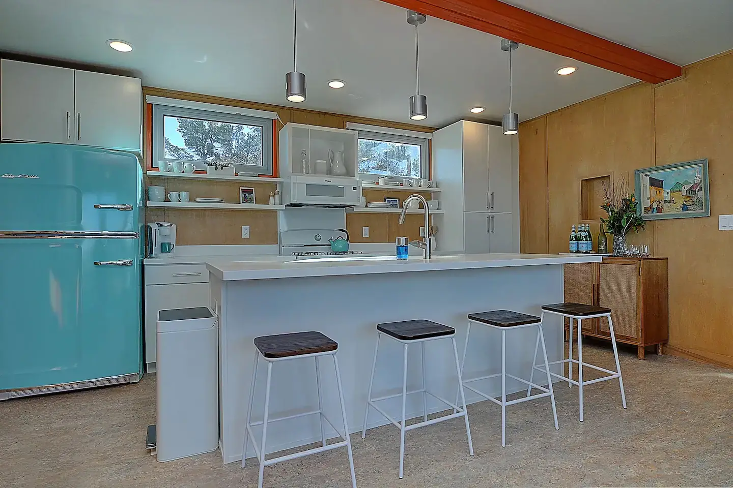 集装箱民宿 | 融入自然的五十年代风格设计-2