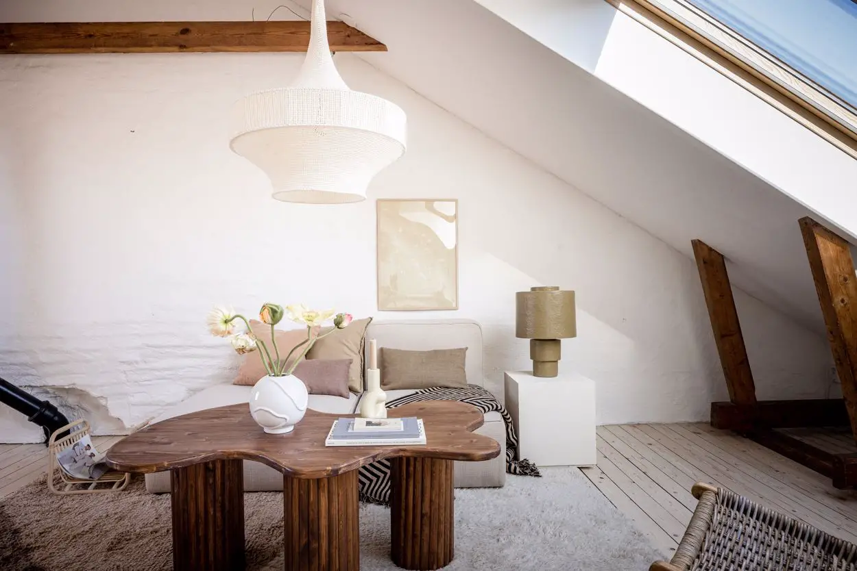 巧妙的屋顶窗 | 瑞典斯德哥尔摩公寓的独特设计-6