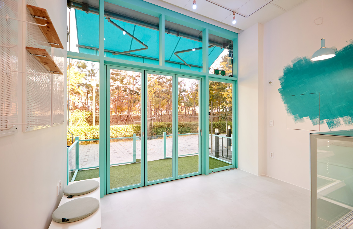 绿色清新，韩国零食店设计亮点-9