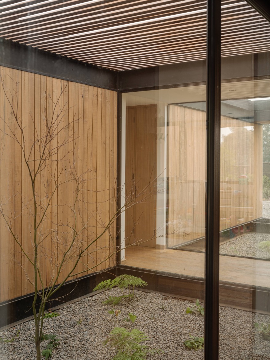 House with Lucarna / Paralelo Transversal-29