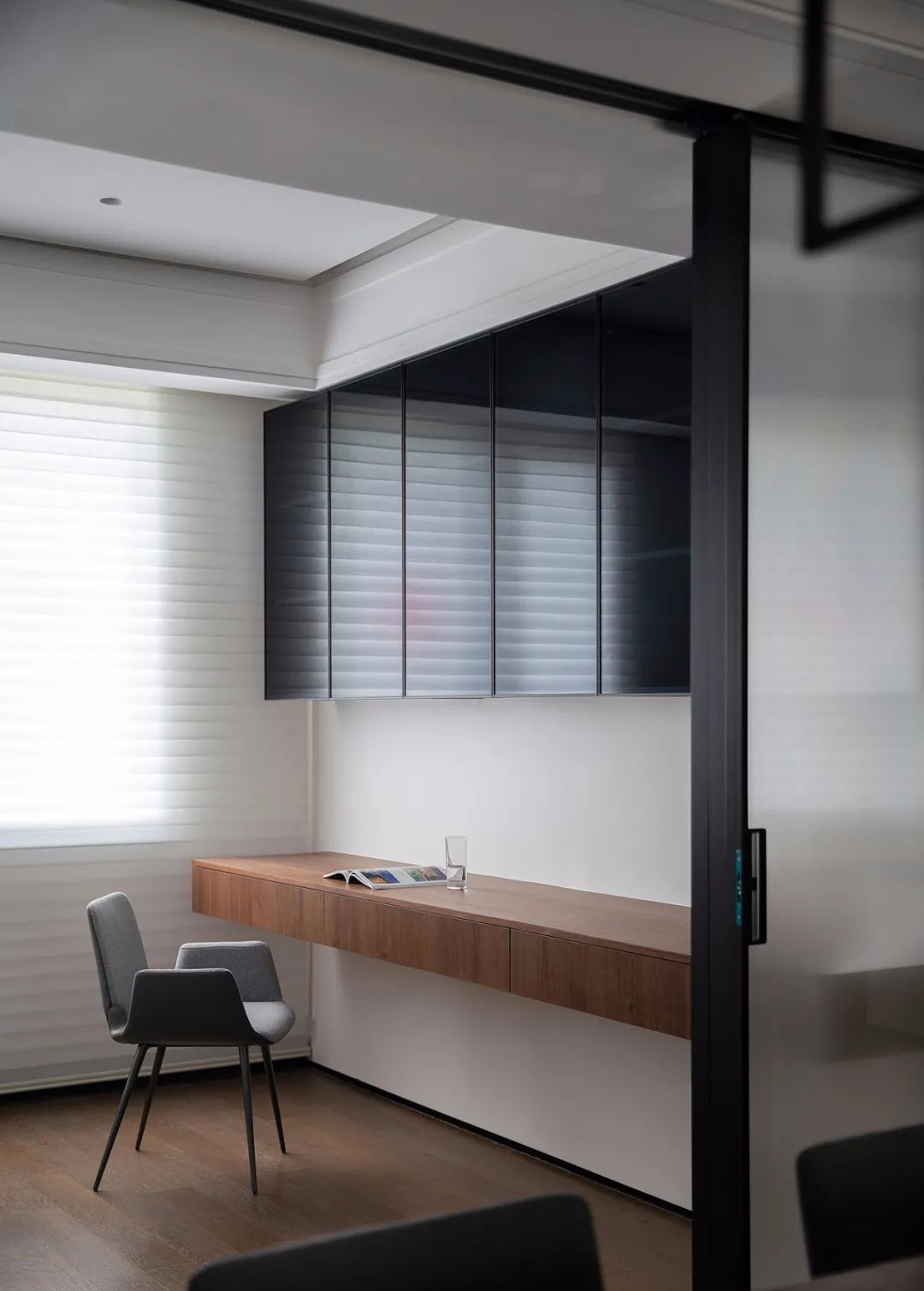 精装改造现代宅，客厅简单又大气-29