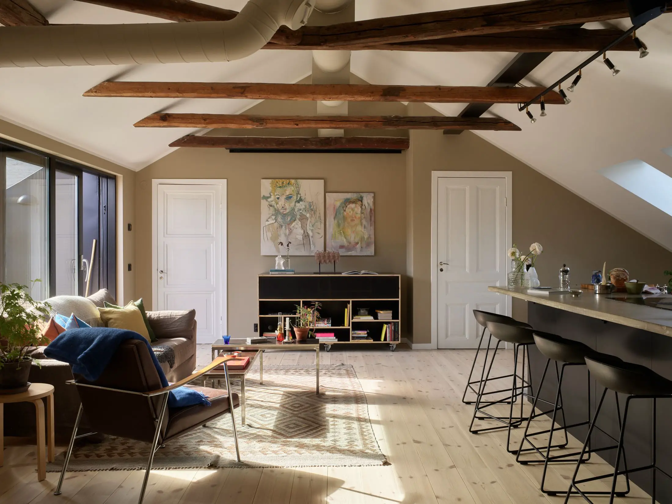 瑞典历史建筑中独特的阁楼公寓-3