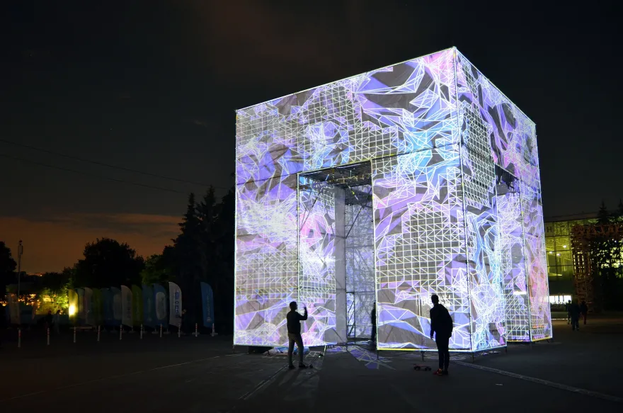 莫斯科 VDNKh 公园的灵动光影立方-9