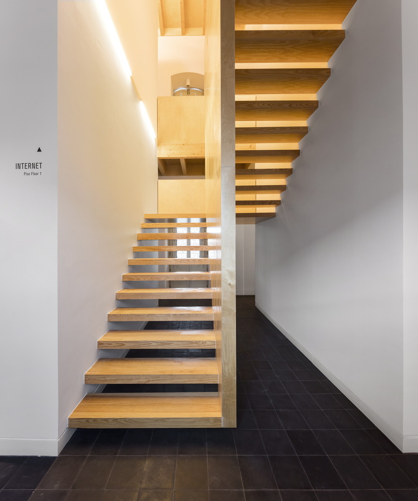 Megalithic Museum  CVDB arquitectos + Tiago Filipe Santos + P-42