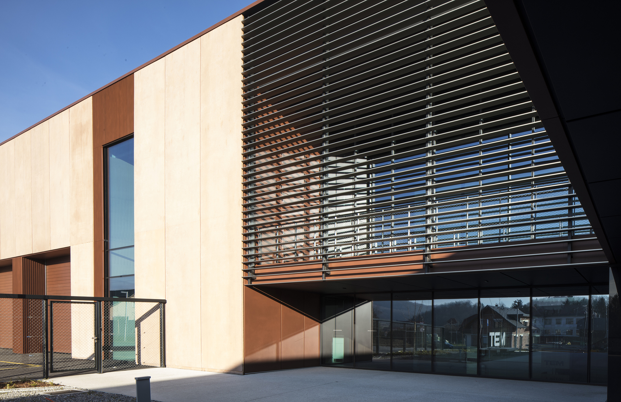 融合自然的人性化工厂设计-9